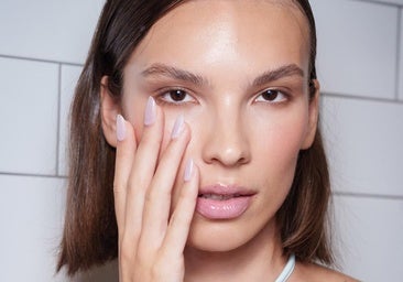 Es el color de uñas que triunfa dentro y fuera de la pasarela